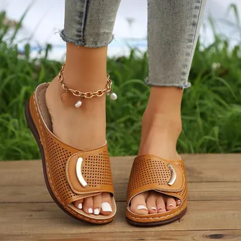 Дамски летен нов стил ретро плътен цвят метален дизайнер дебела подметка клин сандали открит случайни плажни джапанки голям размер Изображение
