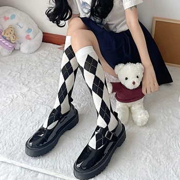 Жени Есен Черно бяло коляното високи чорапи Harajuku Preppy стил Argyle диамант решетка каре реколта Лолита студент Kawaii теле Изображение