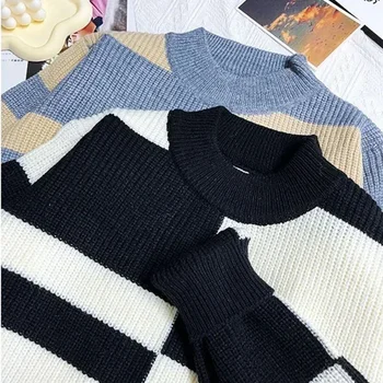 Зимен дебел пуловер с половин високо деколте с модерен долен плет, свободна и небрежна топлина за мъжки стил Изображение