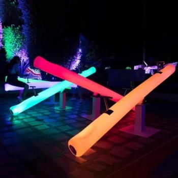 нощ Външна слънчева енергия цветна луминесцентна люлка открит площад увеселителен парк развлекателни съоръжения Изображение