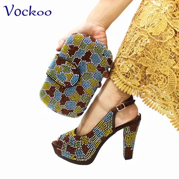 Обувки на висок ток за жени издълбани бродерия кристал италиански дизайн злато цвят Peep-Toe обувки и чанти комплект Изображение