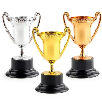 Пластмасови трофеи за награди Награда за деца Пластмасов трофей Пластмасови чаши за детски награди Детски училищни наградни консумативи Изображение