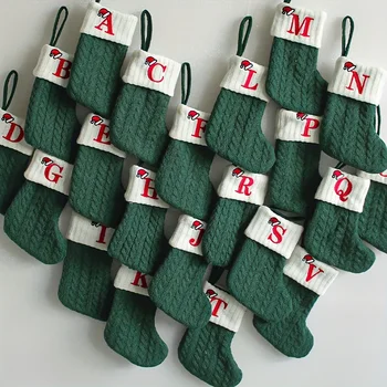 1 чифта мини коледни чорапи с 26 букви коледна украса, начало коледно дърво орнаменти, червени коледни чорапи Изображение