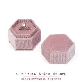 Светло розово кадифе пръстен кутия Не са включени пръстени Изображение